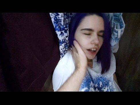❤️ Leidsin oma õe kapist ja aitasin tal cumida ❤️ Pornovideo at us
